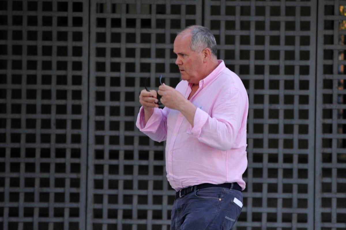 Ignacio Sánchez Rubio, empresario de Badajoz, a la salida de su declaración en la Audiencia Provincial de Badajoz por el caso David Sánchez.