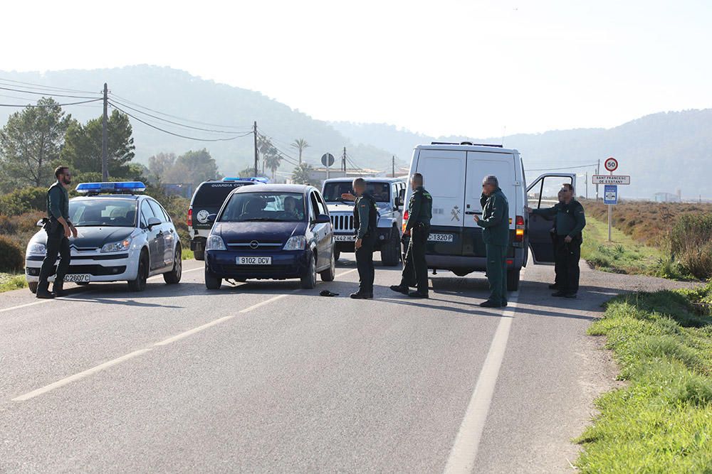 La Guardia Civil busca a los inmigrantes que han llegado a Ibiza