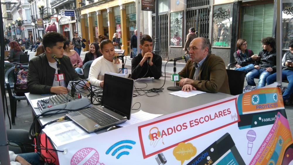 'De Palique', programas de radio desde la calle Triana