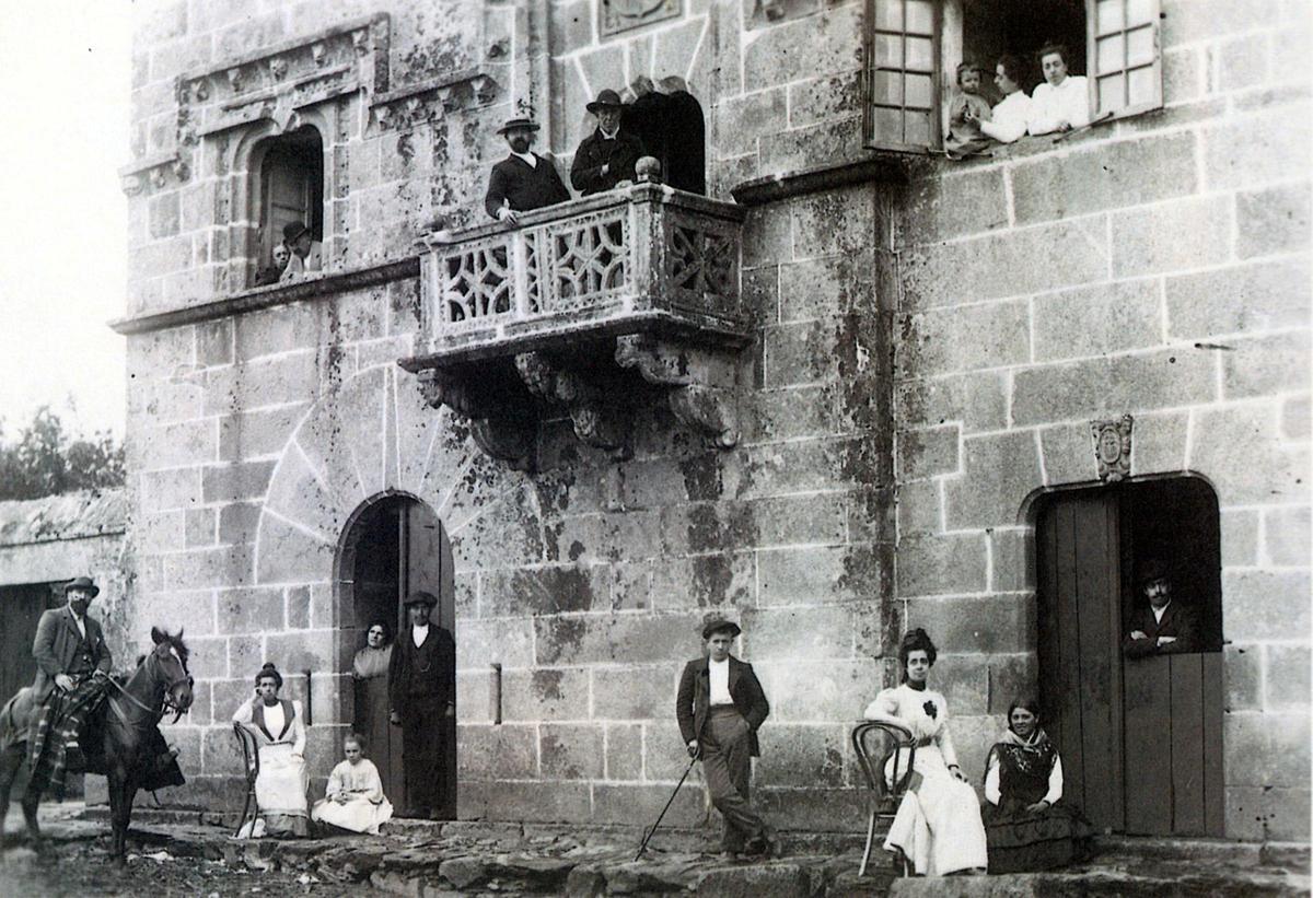 Familia Riobóo nas Torres do Allo en 1902