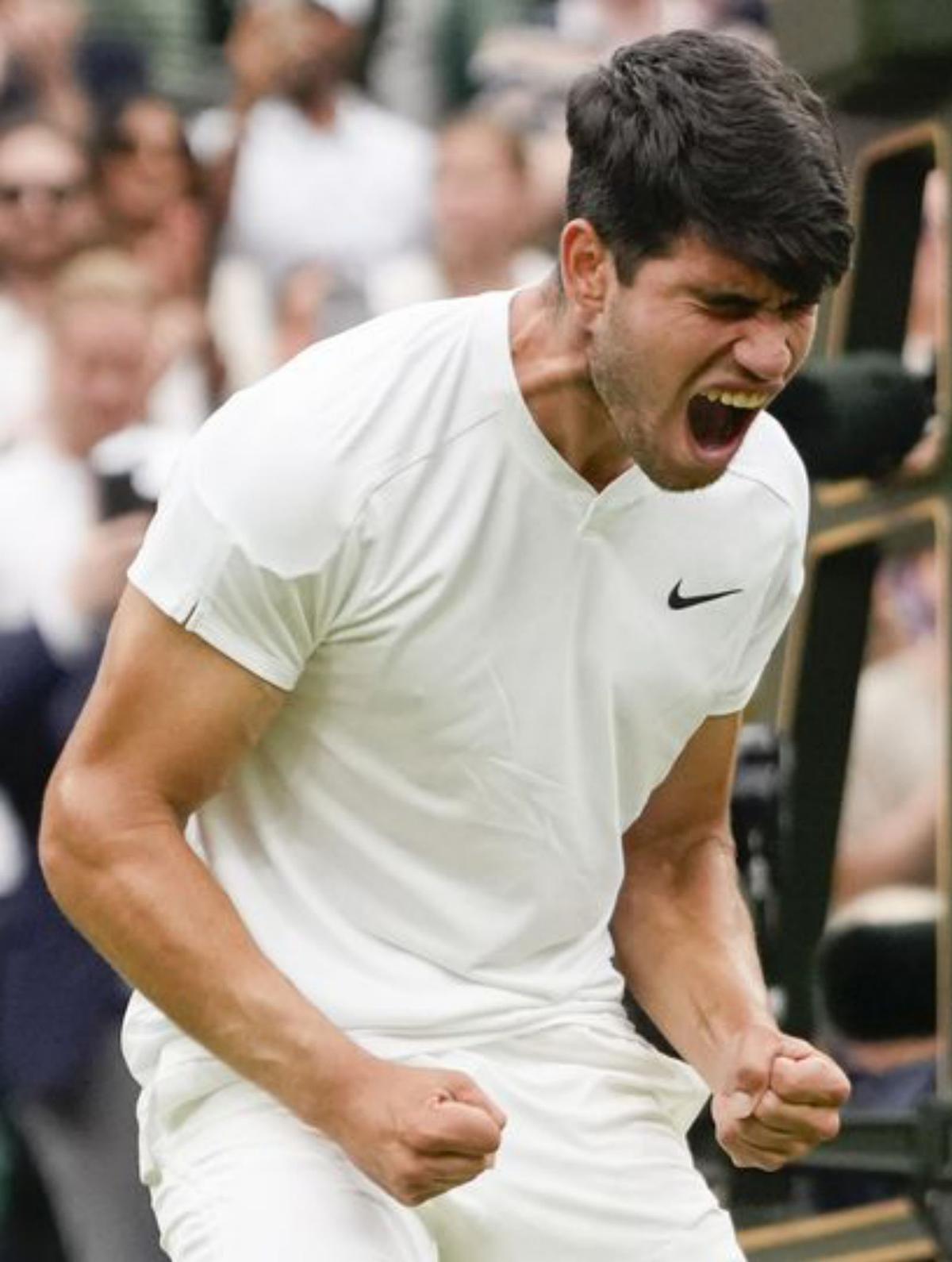 Alcaraz avança cap a quarts i Badosa s’acomiada de Wimbledon