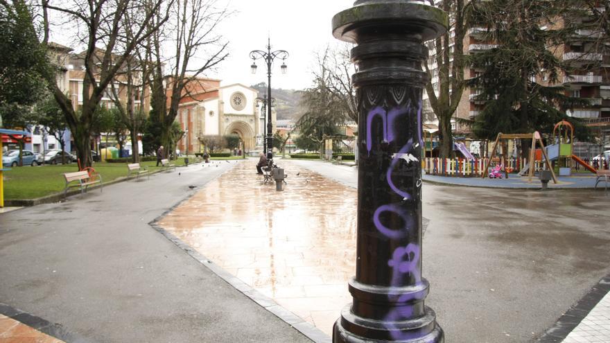 Langreo dedicará el primer trimestre de 2023 a eliminar pintadas de las calles del concejo