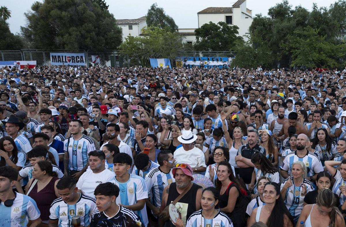 La decepción de los aficionados de Argentina en Son Moix