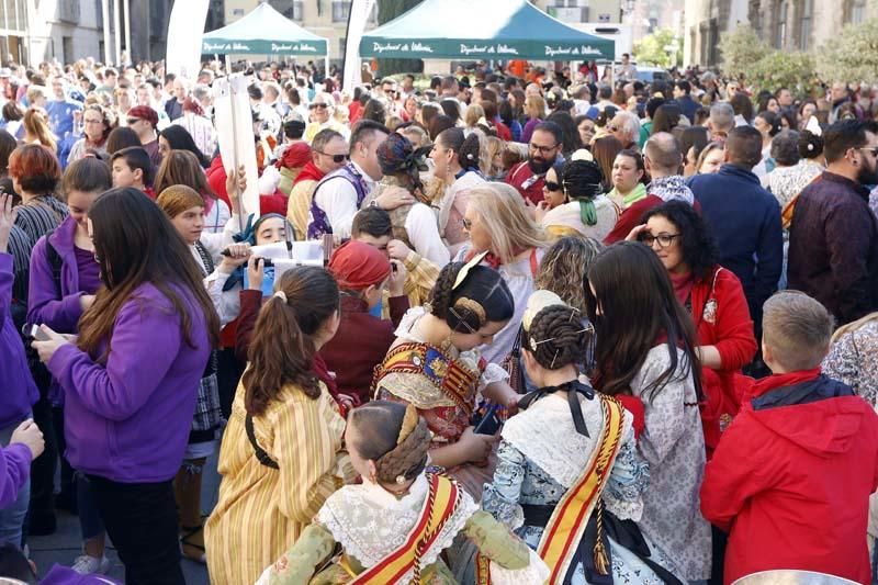 La Diputació de València recibe a las comisiones falleras