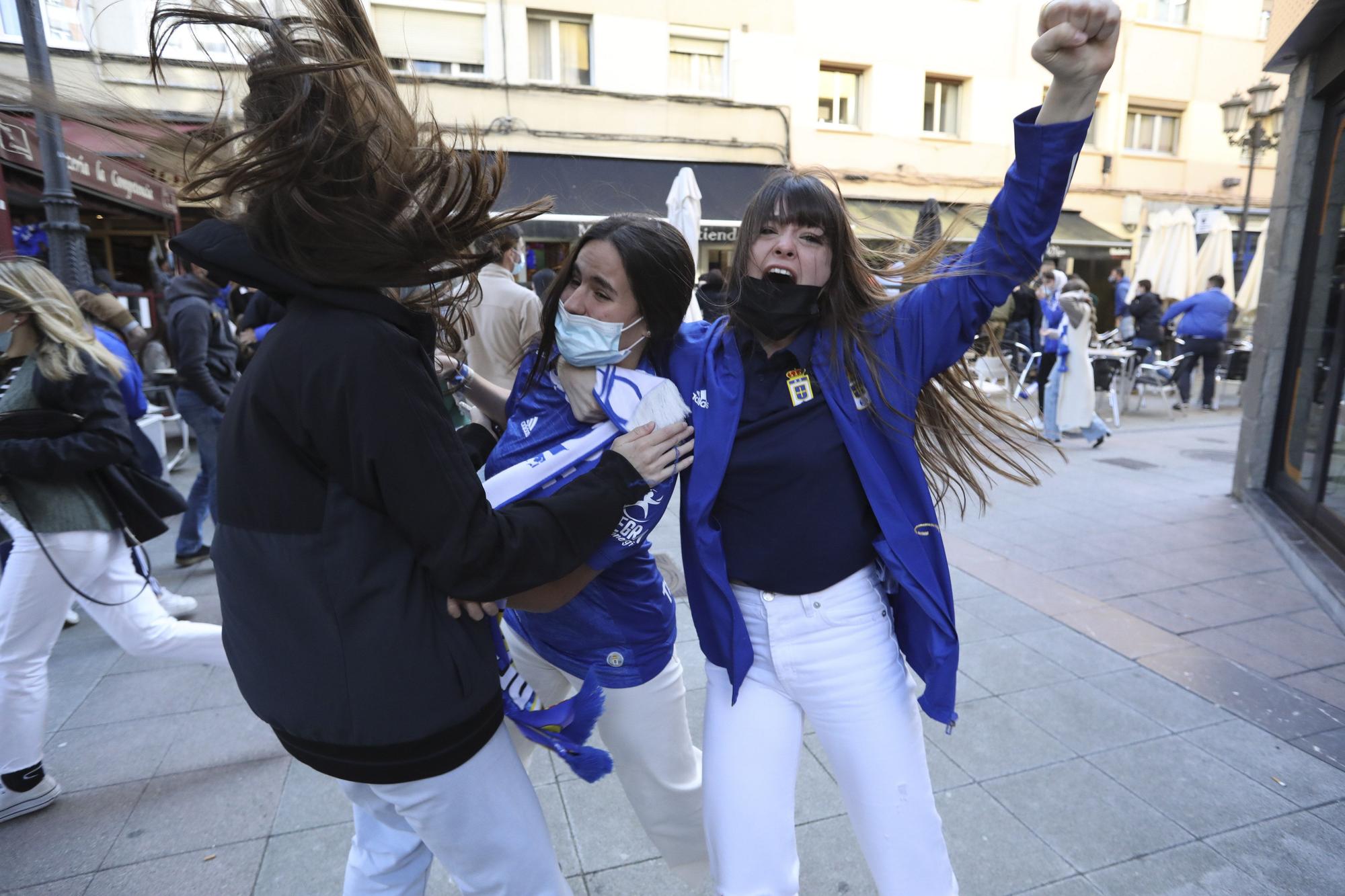 El ambiente en Oviedo durante el derbi