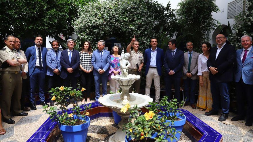 Defensa inaugura su patio y una exposición de las fuerzas armadas.