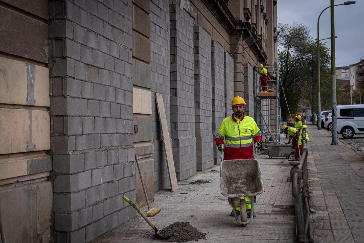 La antigua estación de mercancías de la Sagrera ya está vacía y tapiada