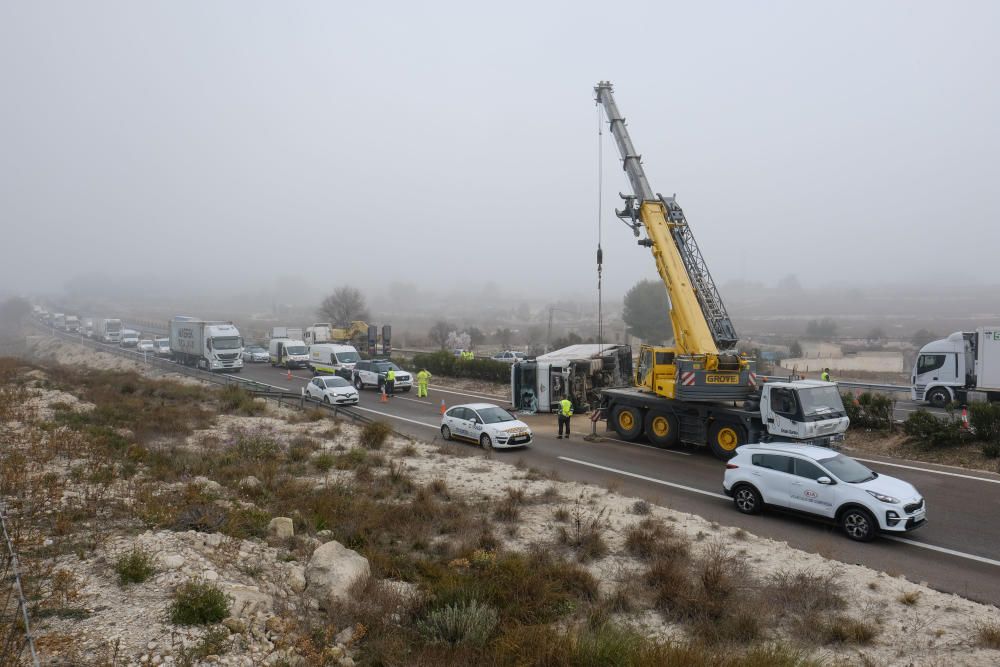 Un accidente corta dos carriles de la A-31