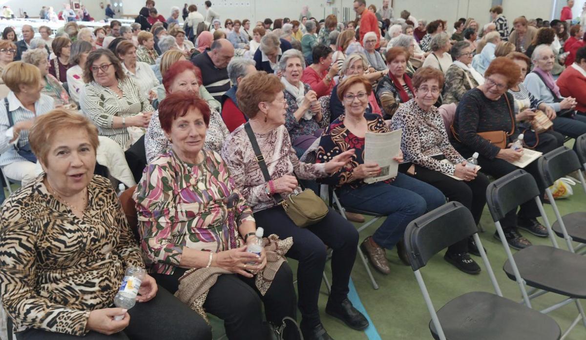 Alumnas de Almonacid de la Sierra no quisieron perderse la jornada.