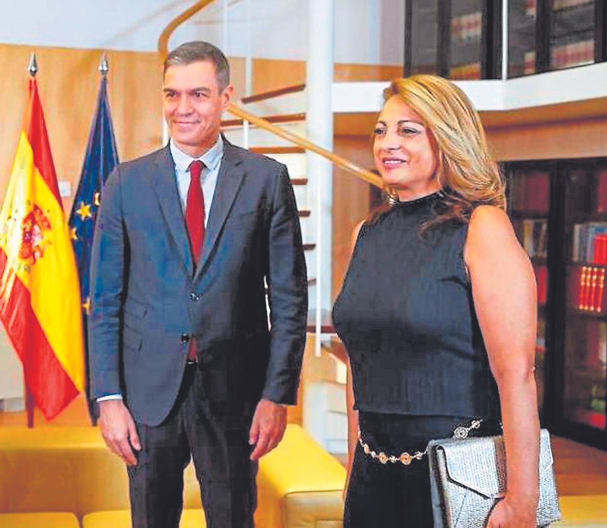 Cristina Valido y Pedro Sánchez, en las negociaciones para la investidura tras las elecciones generales de 2023.