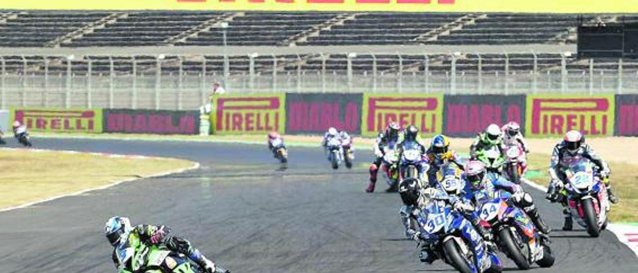 Raffaele de Rosa toma una curva en un lance de una de las carreras en el Magny Cours. | ORELAC RACING