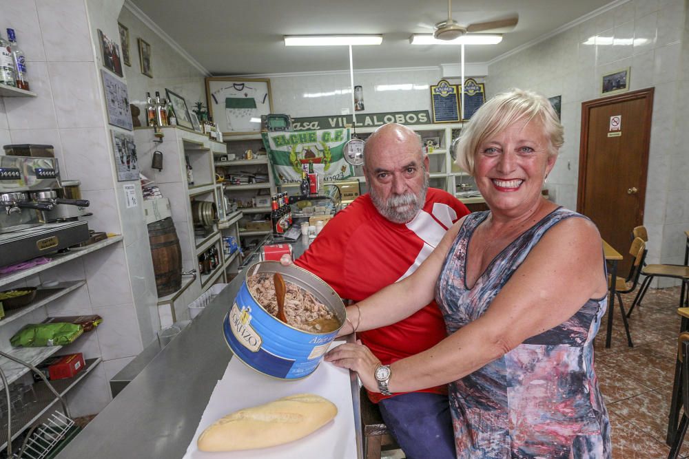 Cierra el Villalobos, mítico bar de Elche