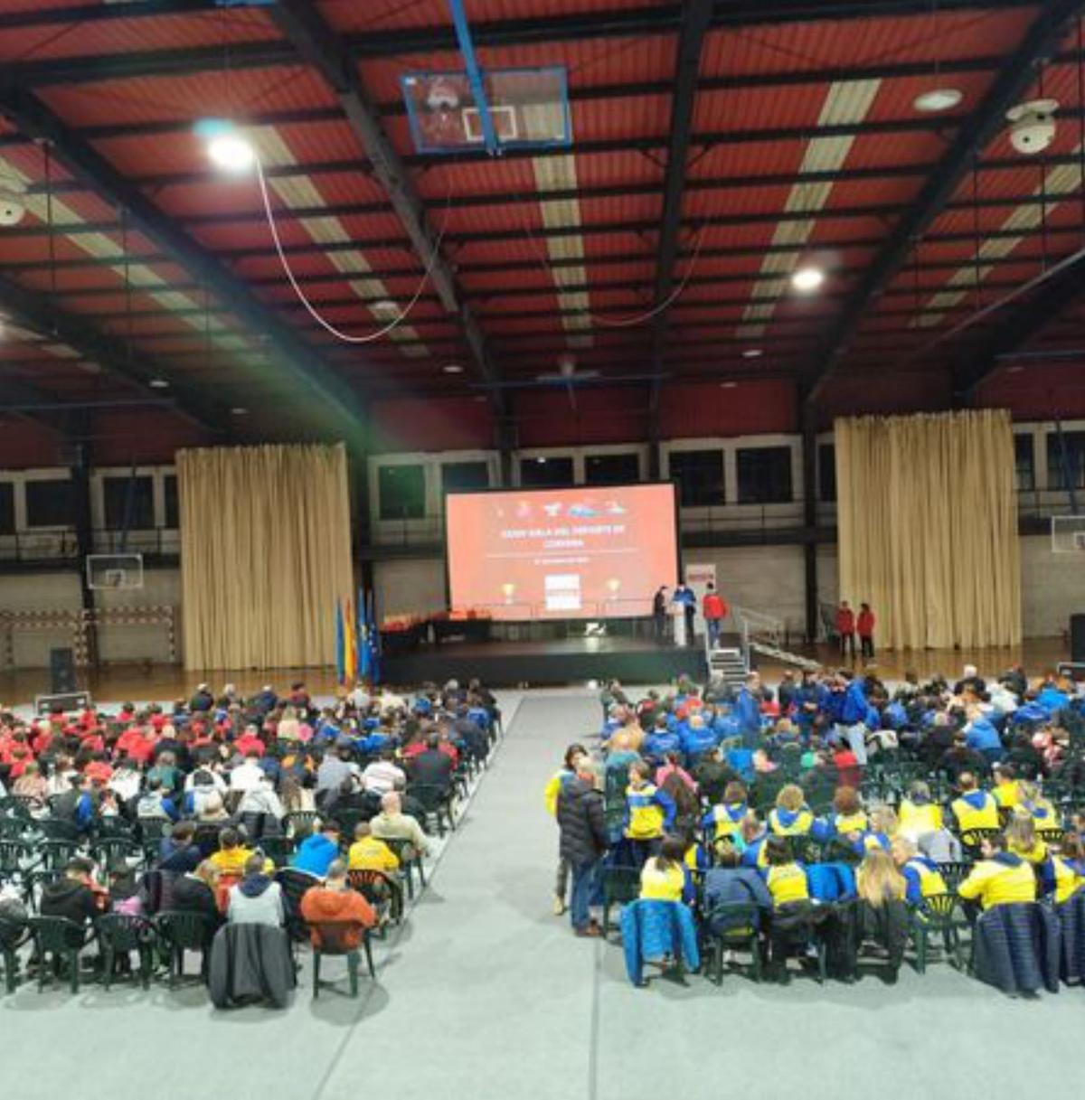 Corvera rinde homenaje a sus deportistas