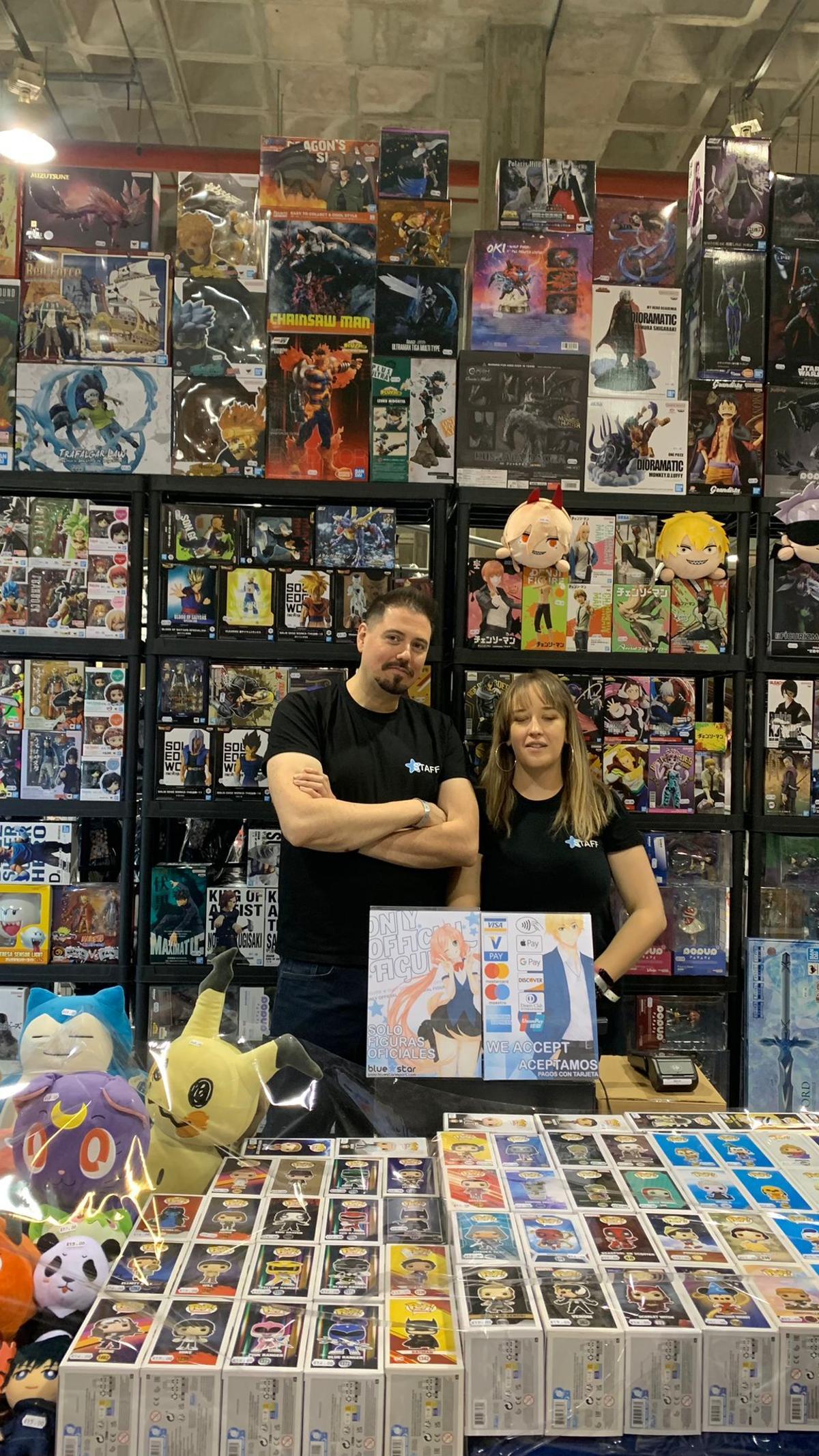 Pablo y Laura, de la tienda manga y anime Blue Star.