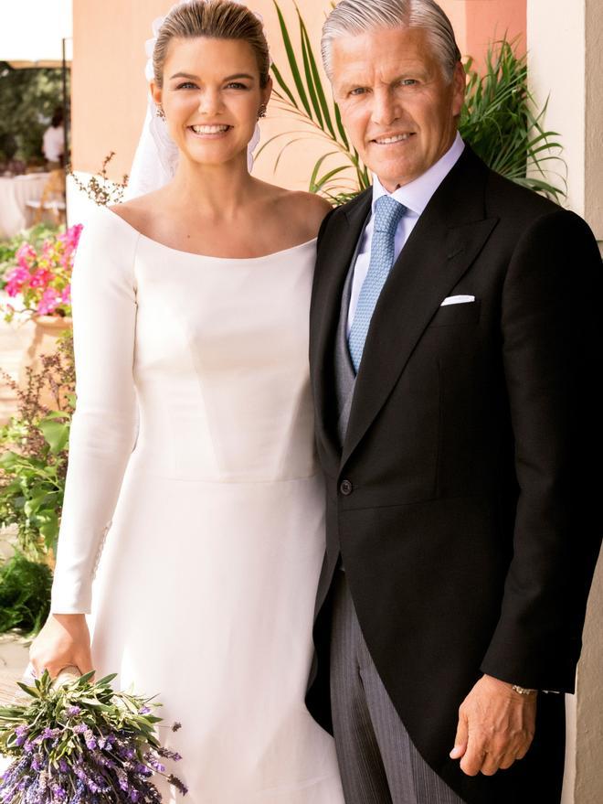 Alejandra Ruiz Espartaco junto a su padre el dia de su boda