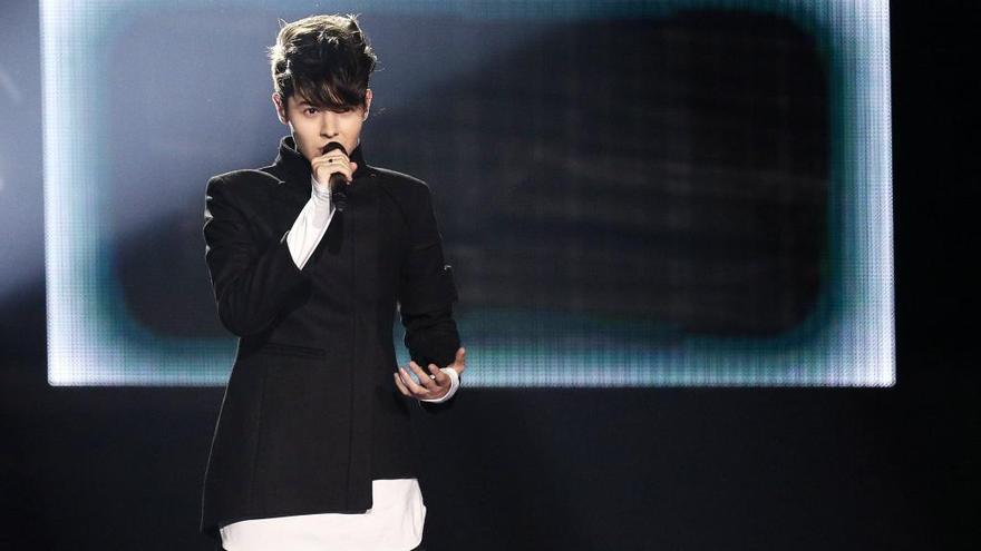 Kristian Kostov canta su &#039;Beautiful Mess&#039; en la semifinal del jueves.