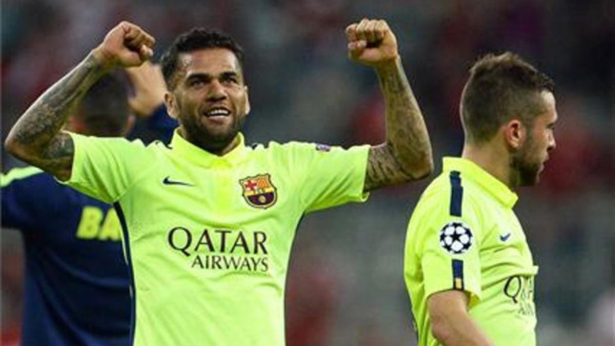 Dani Alves considerado mejor lateral del mundo