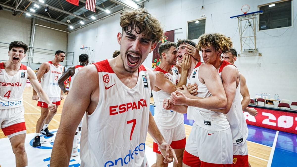 España celebra la victoria ante Francia en la prórroga.