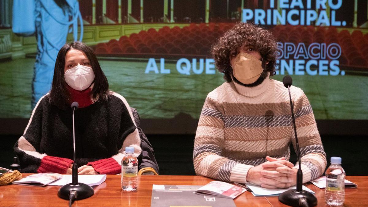 La concejala de Cultura, María Eugenia Cabezas, y el director del Principal, Chema Esbec. | Ana Burrieza