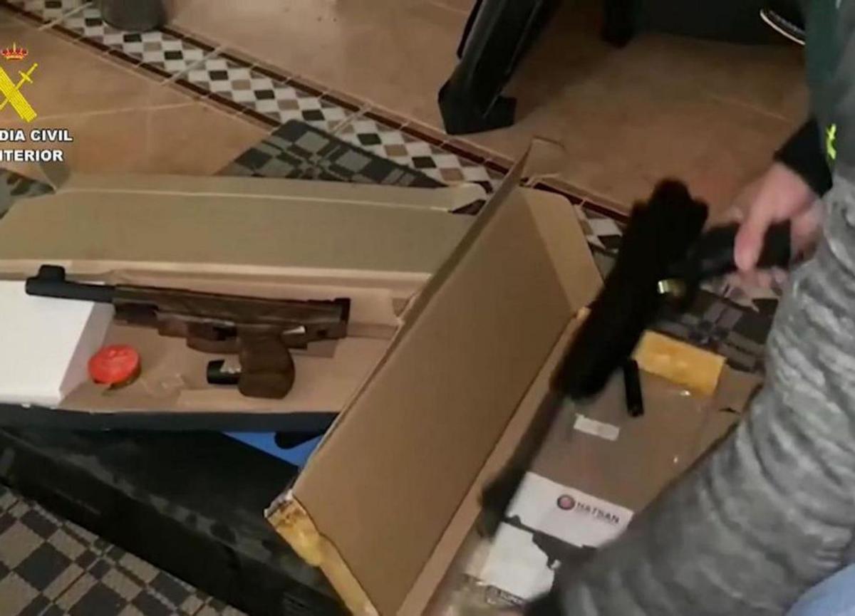 Algunas de las armas intervenidas.