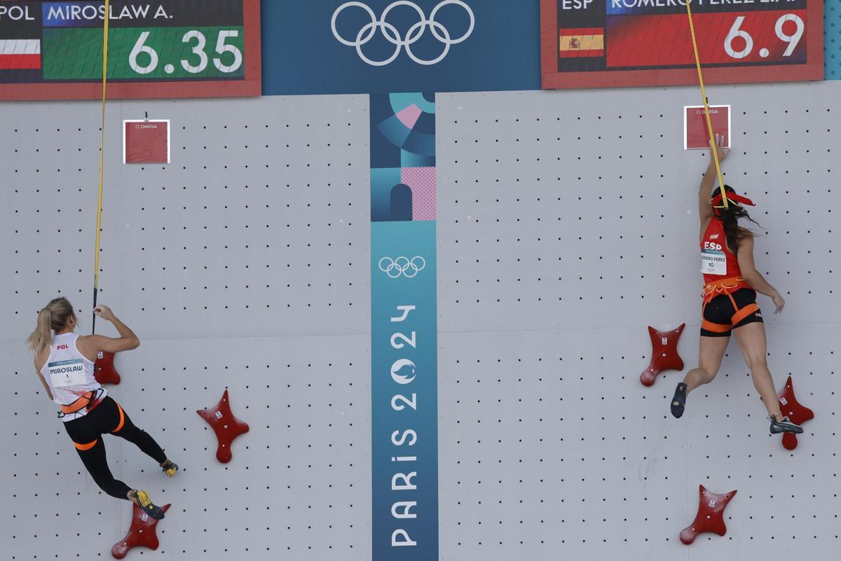 Leslie Romero compite contra la polaca Aleksandra Miroslaw (i) en la prueba de velocidad femenina en escalada deportiva en el marco de los Juegos Olímpicos París 2024. Leslie Romero compite contra la polaca Aleksandra Miroslaw (i) en la prueba de velocidad femenina en escalada deportiva en el marco de los Juegos Olímpicos París 2024.