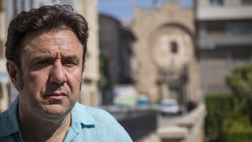 Lahuerta dona els drets del nou llibre als malalts de càncer