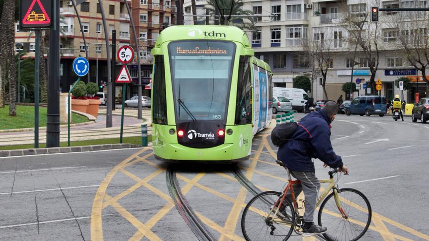 Serrano asegura que el tranvía  llegará a El Palmar en el año 2027