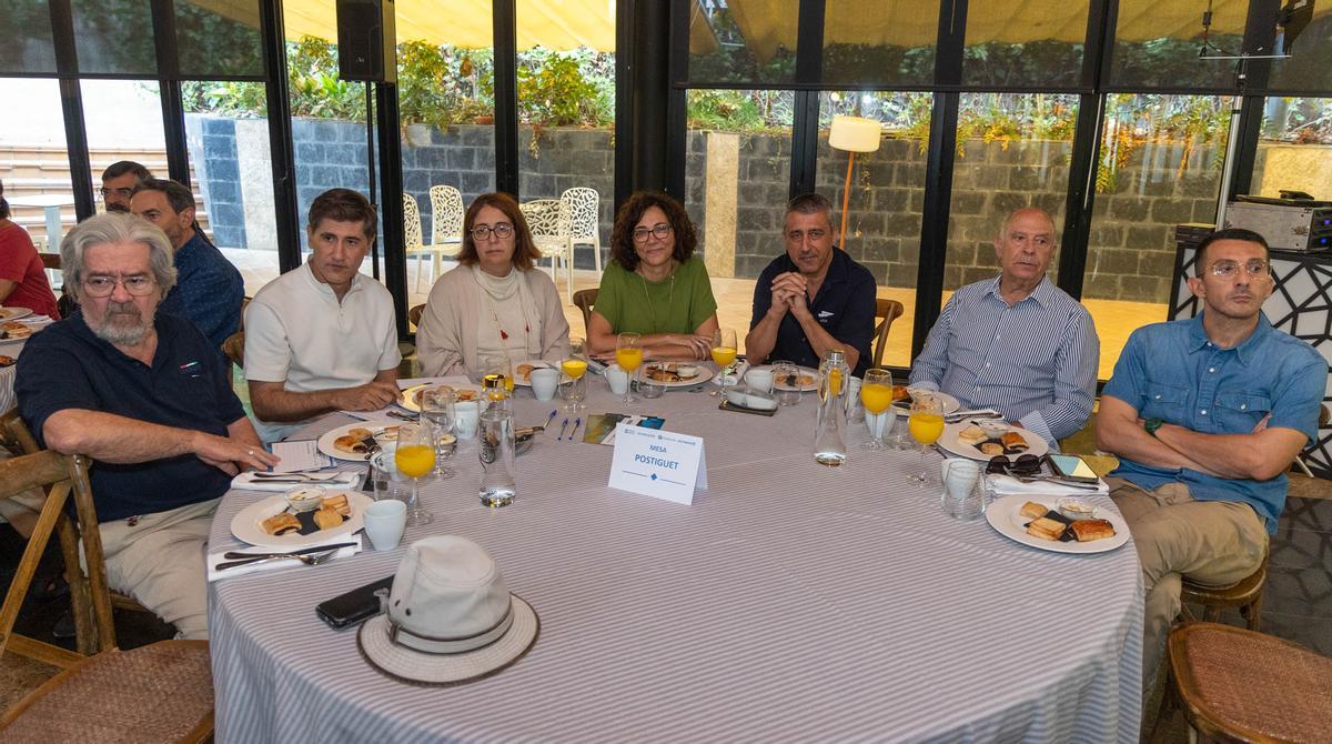 El edil de Urbanismo, Antonio Peral, la directora general de Planeamiento, Leticia Martín, y el profesor universitario Armando Ortuño analizan el futuro documento que aspira a cambiar el porvenir de la ciudad
