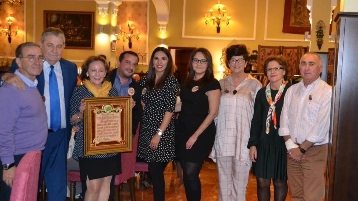 Alcer Córdoba reconoce la labor de la enfermera de trasplante renal Carmen Pedraza