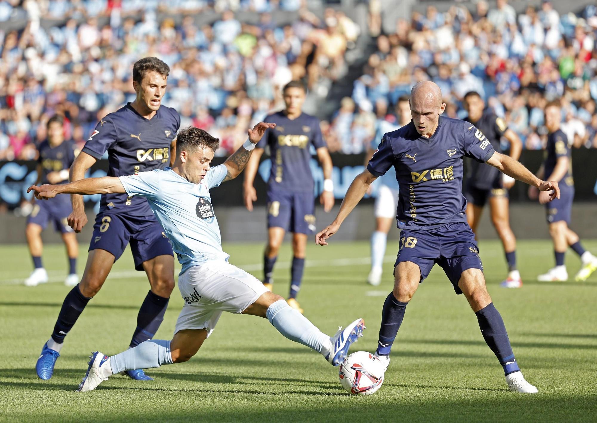 Las mejores fotografías del estreno liguero con victoria del Celta ante el Alavés