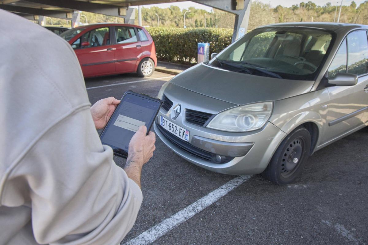 Un agent de paisà amb un vehicle que havien usat lladres punxa-rodes a Garrigàs