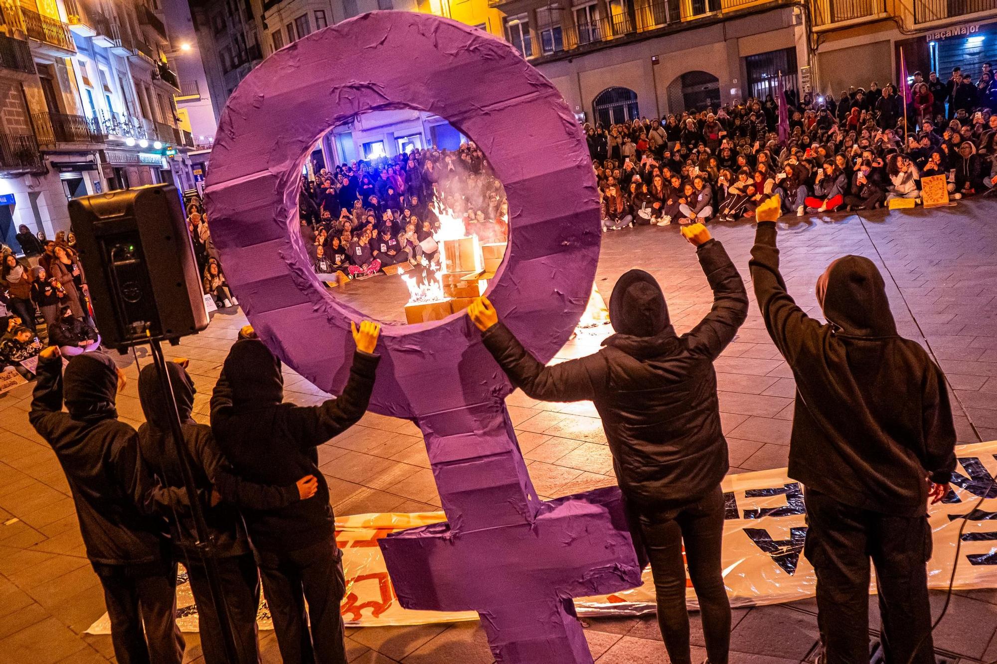 La manifestació del 8-M a Manresa, en imatges