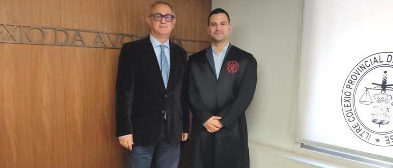 Arian González (derecha), con el abogado Alfredo Bermúdez, su padrino. // F. C.