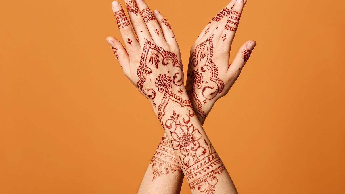 ¡Cuidado con los tatuajes de henna negra! Pueden producir reacciones adversas.