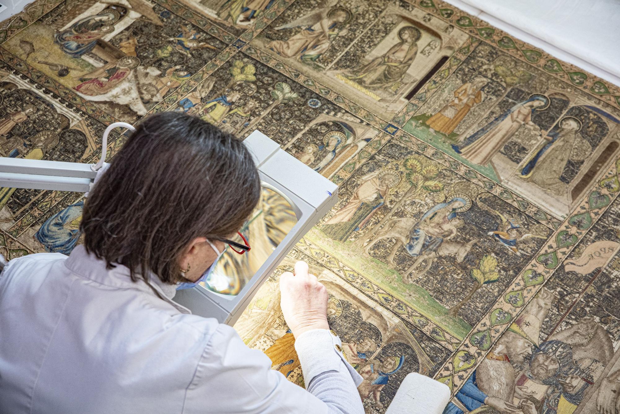 Les millors imatges de la restauració del frontal florentí de la Seu de Manresa