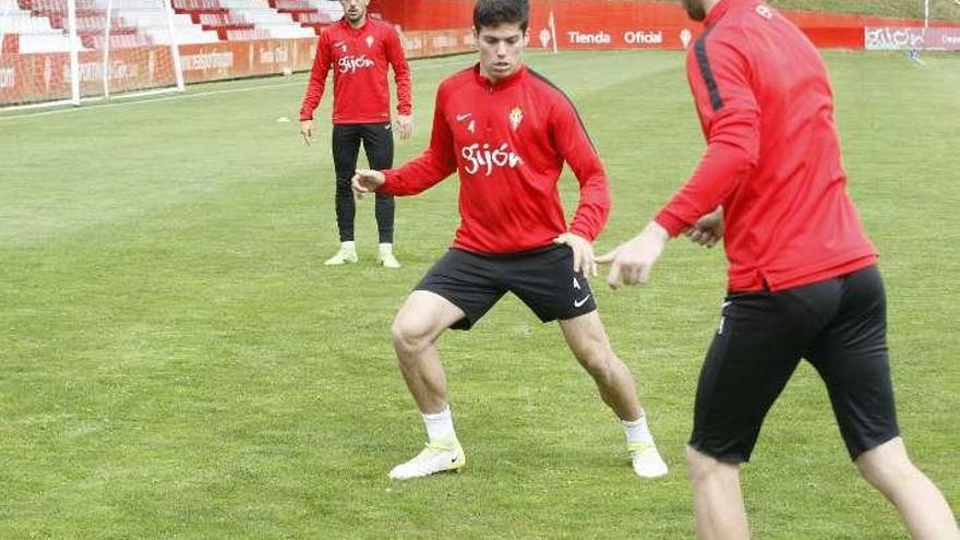 El Sporting viaja a Bilbao con las ausencias de Lillo y Borja Viguera