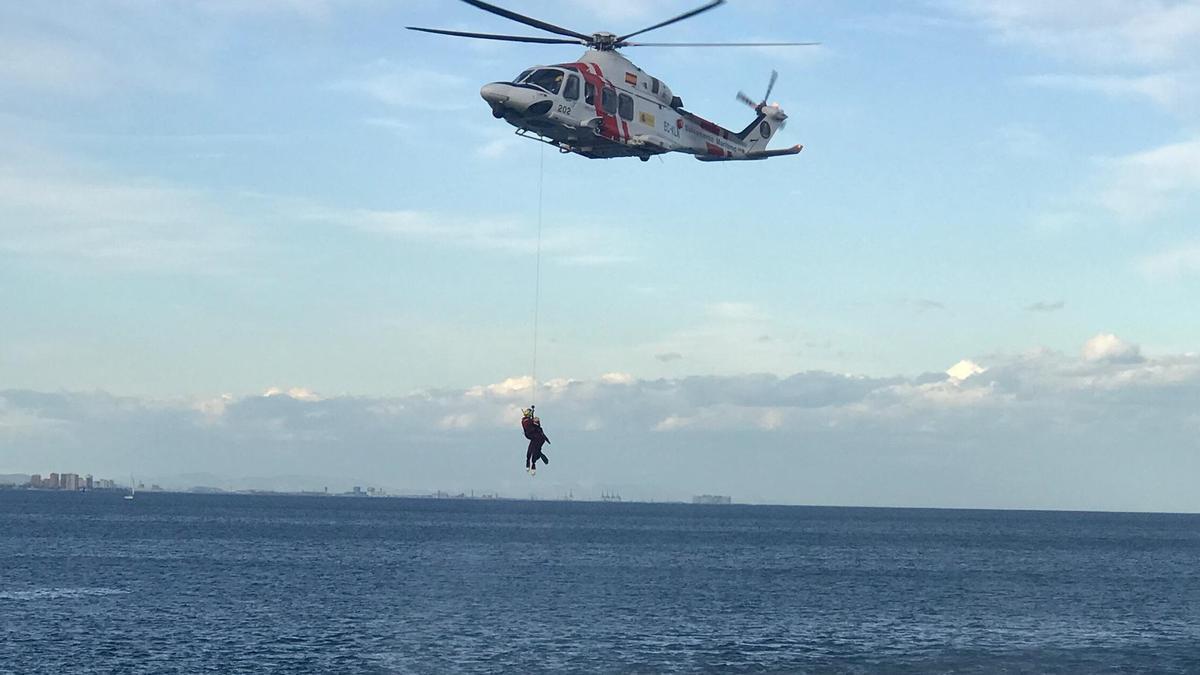 Salvamento Marítimo evacúa a un marinero a un hospital de Gran Canaria tras romperse una pierna