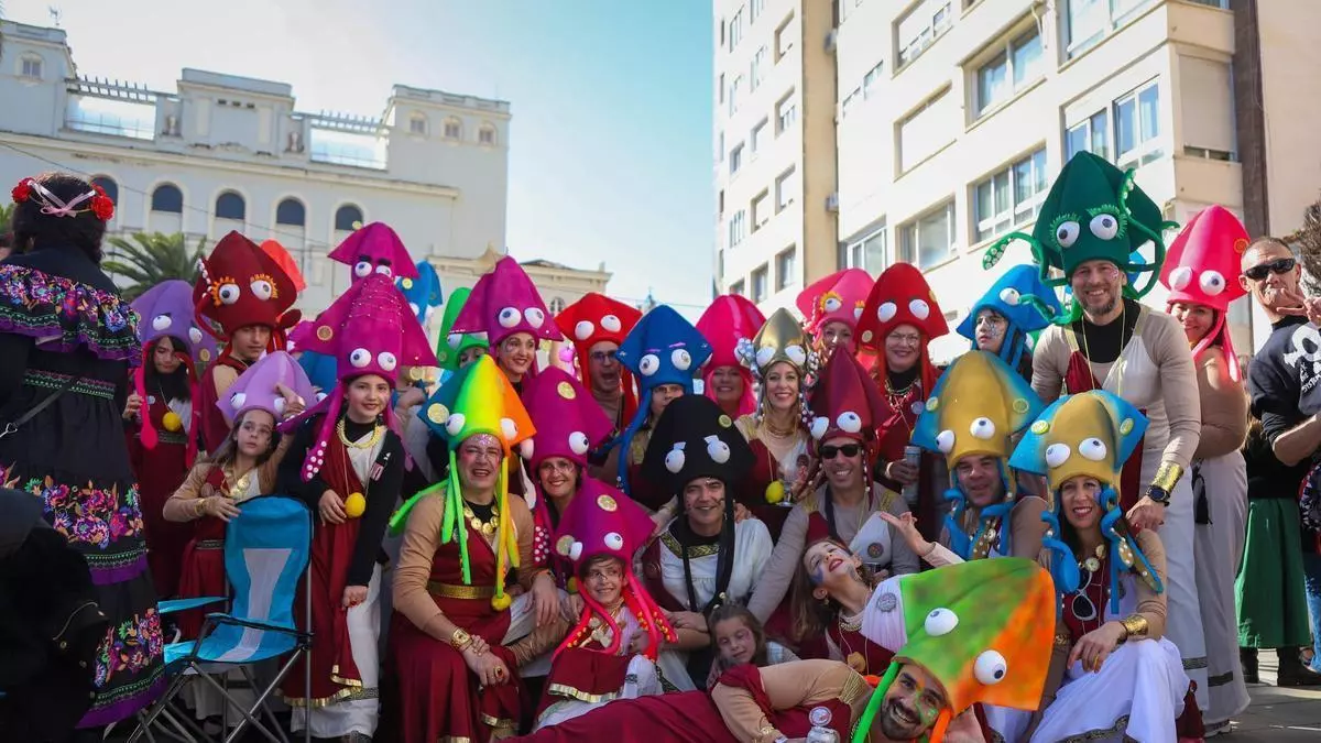 Desde calamares a la romana hasta esquiadores: Los disfraces originales arrasan en las calles de Badajoz