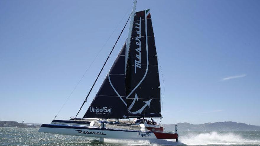 El trimarán Multi70 Maserati en acción