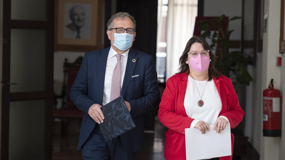 El presidente de la Diputación de Castellón, José Martí, y la diputada provincial de Cultura, Ruth Sanz.