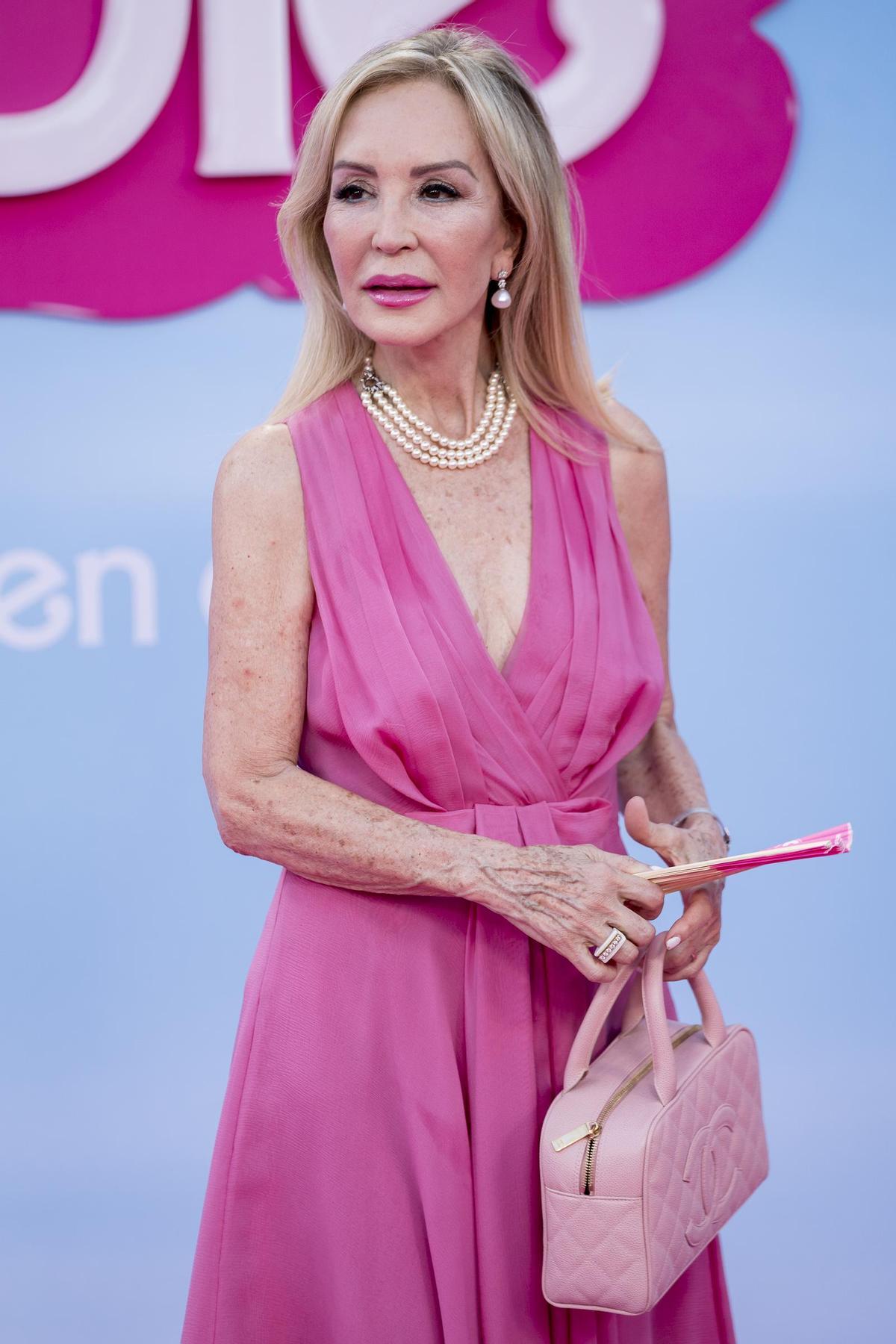 La 'socialité' Carmen Lomana. La 'socialité' Carmen Lomana.