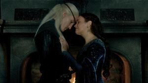 Ewan Mitchell (Aemond) y Olivia Cooke (Alicent) en la nueva temporada de La Casa del Dragón