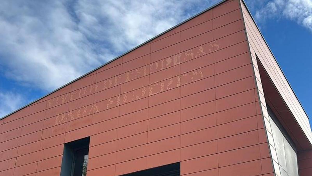 Fachada del Viviero de Empresas para mujeres sin el rótulo que lo nombra