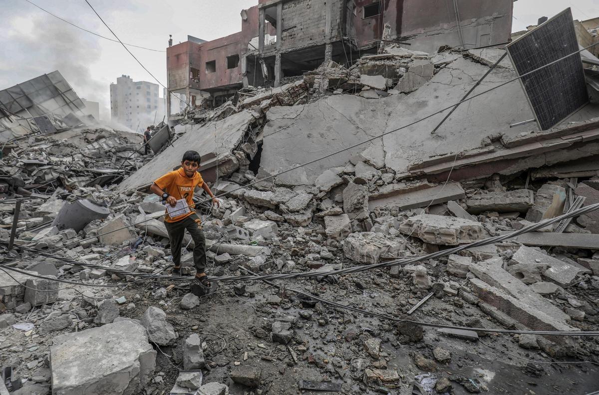 Destrucción en Khan Yunis, en la Franja de Gaza, tras bombardeos israelís