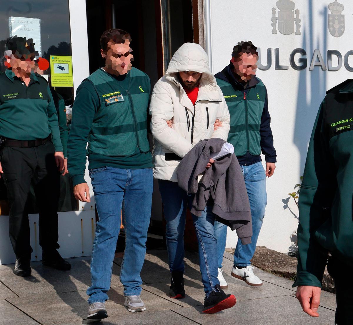 El acusado, en los juzgados de Porriño tras ser detenido.