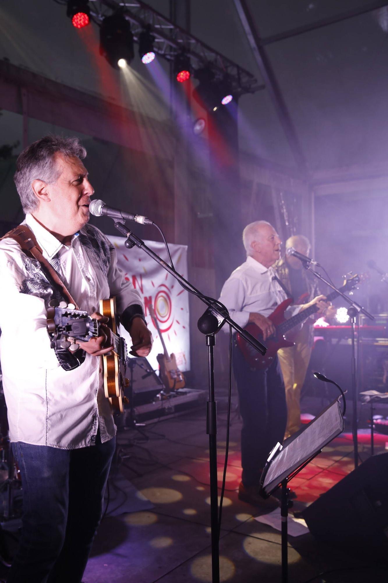 El grupo gijonés "Plana Mayor" abre los conciertos del Jardín Botánico (en imágenes)