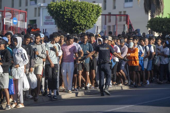 España solicita a Bruselas financiación de emergencia ante la crisis migratoria en Ceuta