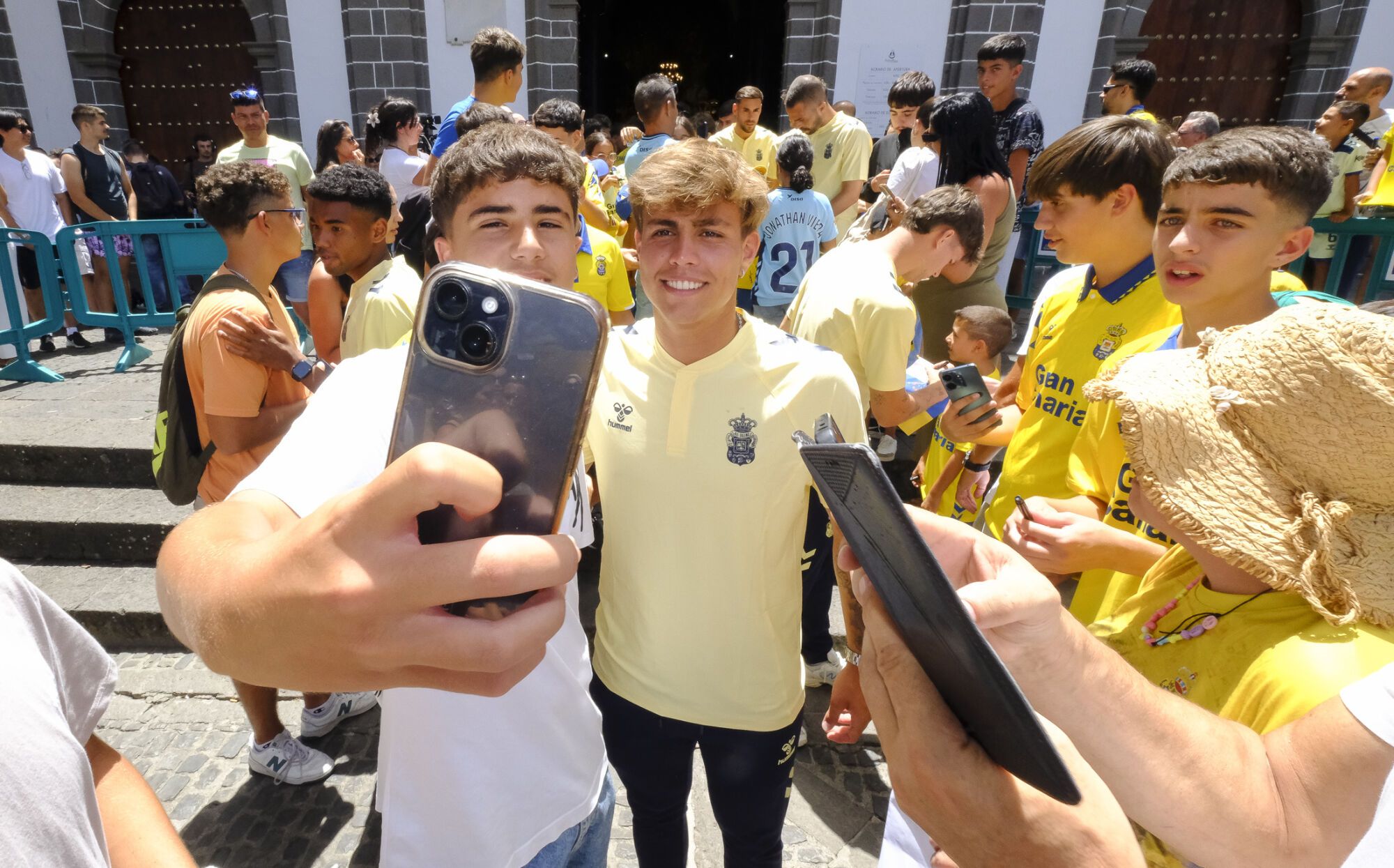 Ofrenda anual de la UD Las Palmas a la Virgen del Pino