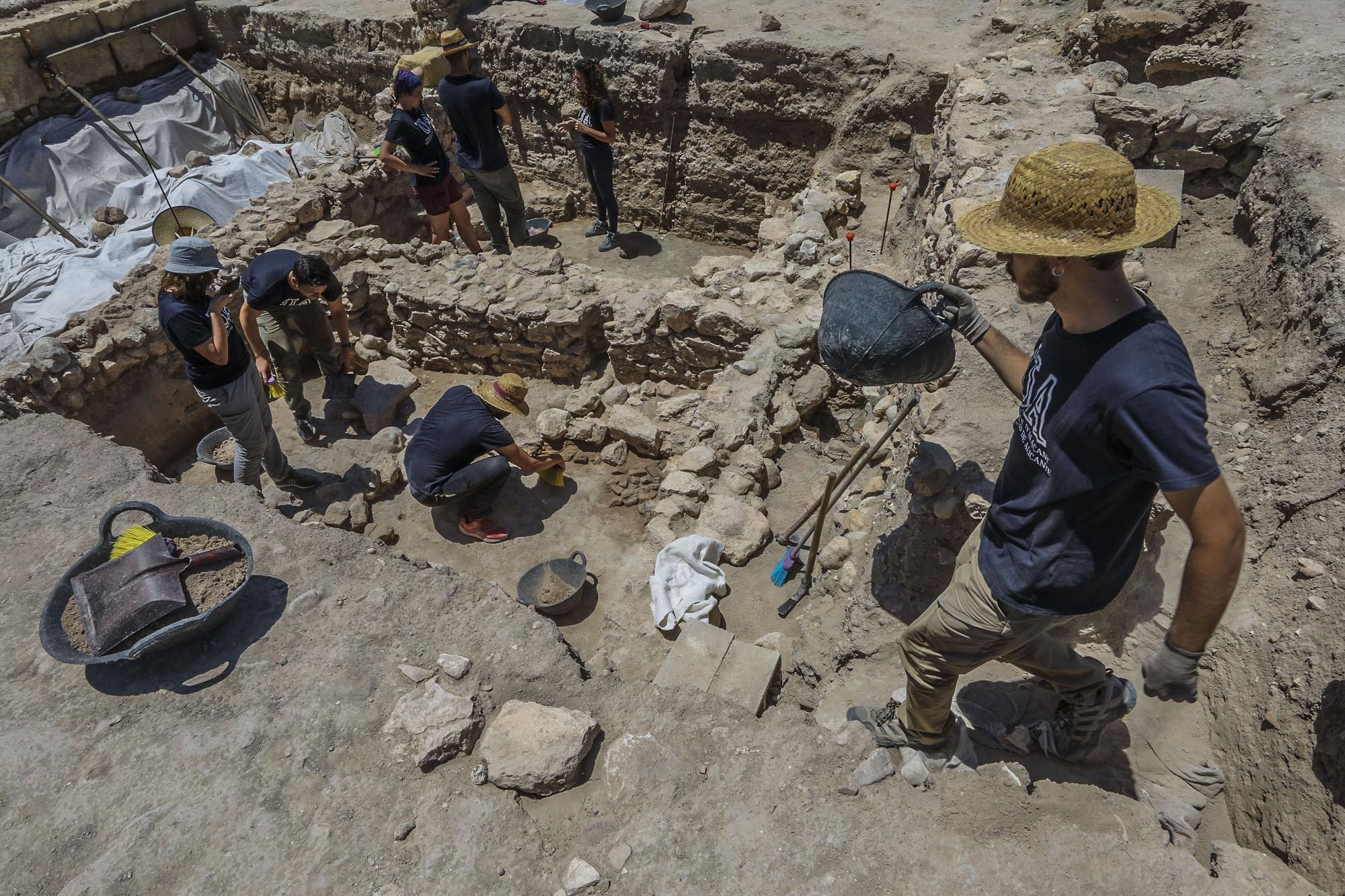 Primeras casas íberas halladas en las excavaciones en el yacimiento de La Alcudia en Elche