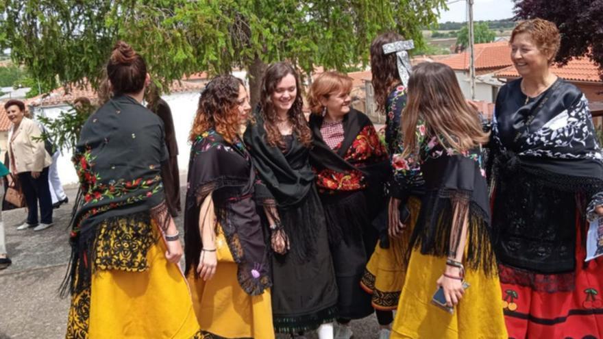 Pueblica de Valverde celebra a su patrona la Virgen del Amor Hermoso con el canto del ramo y procesión